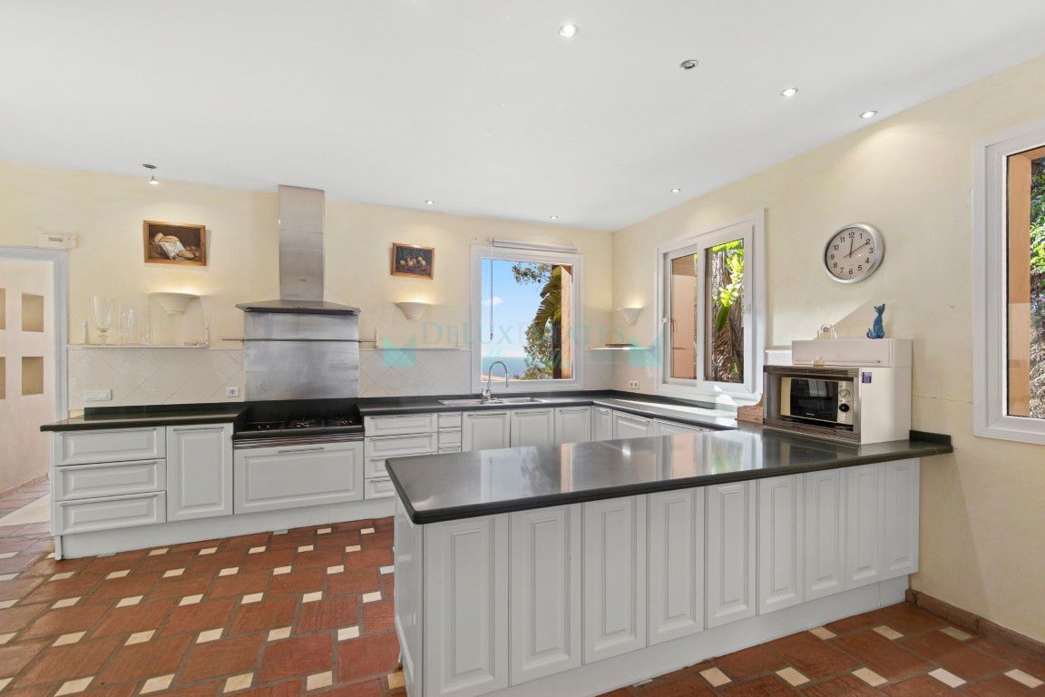 Villa en venta en La Mairena, Marbella Este