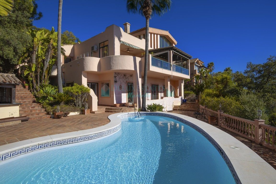 Villa en venta en La Mairena, Marbella Este