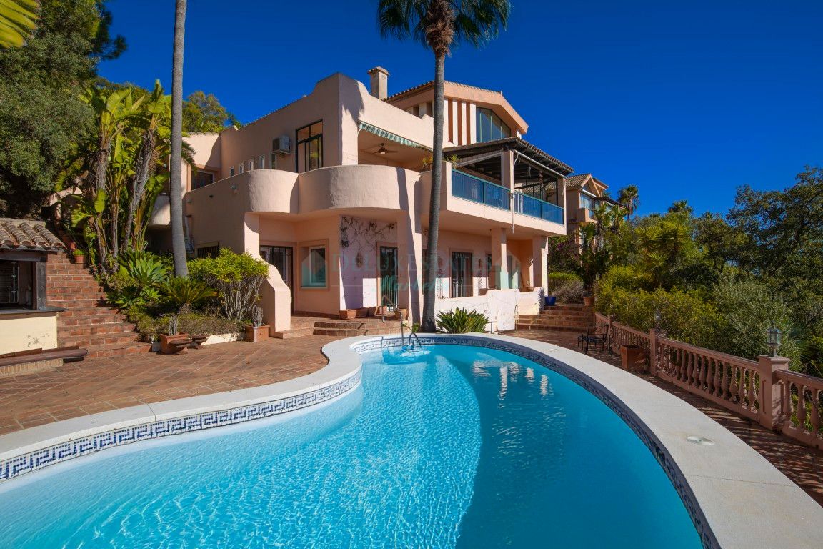 Villa en venta en La Mairena, Marbella Este
