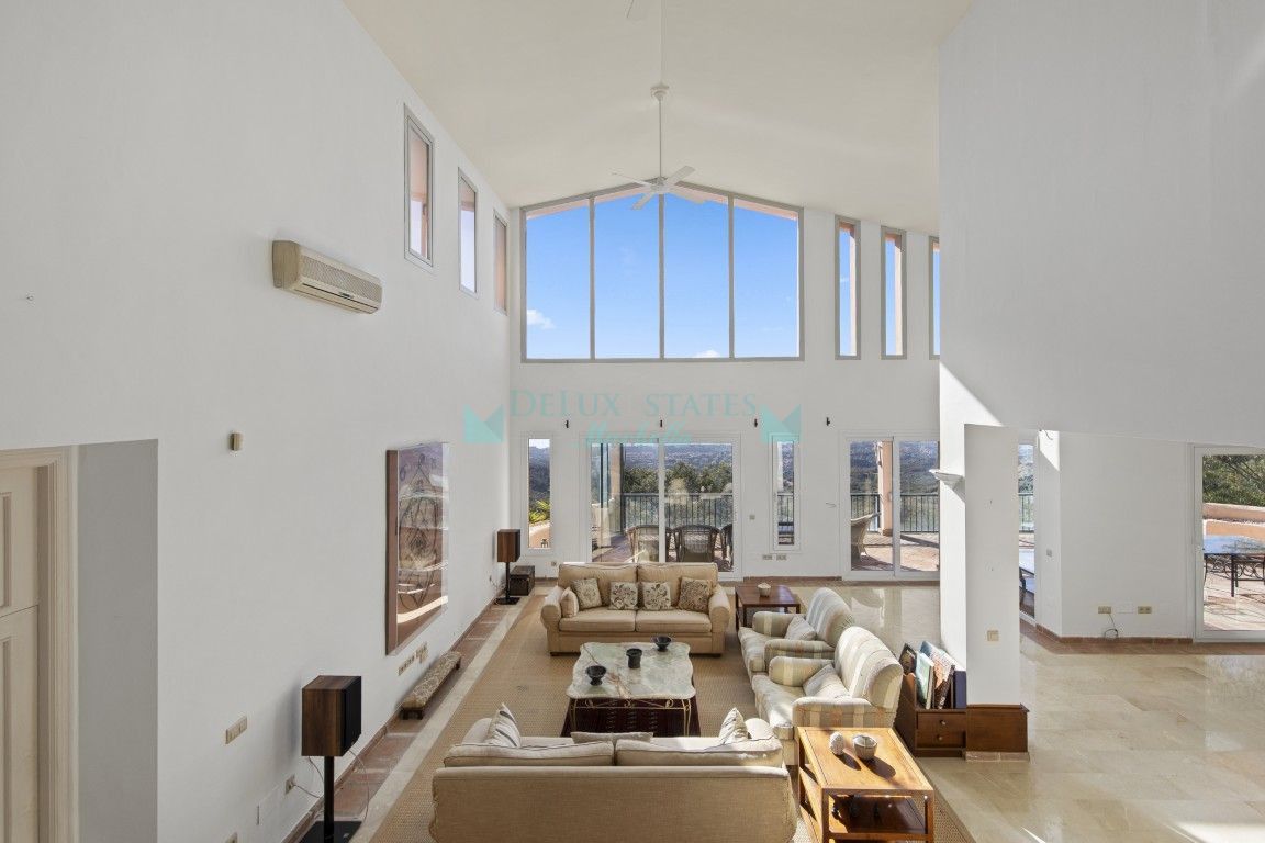 Villa en venta en La Mairena, Marbella Este