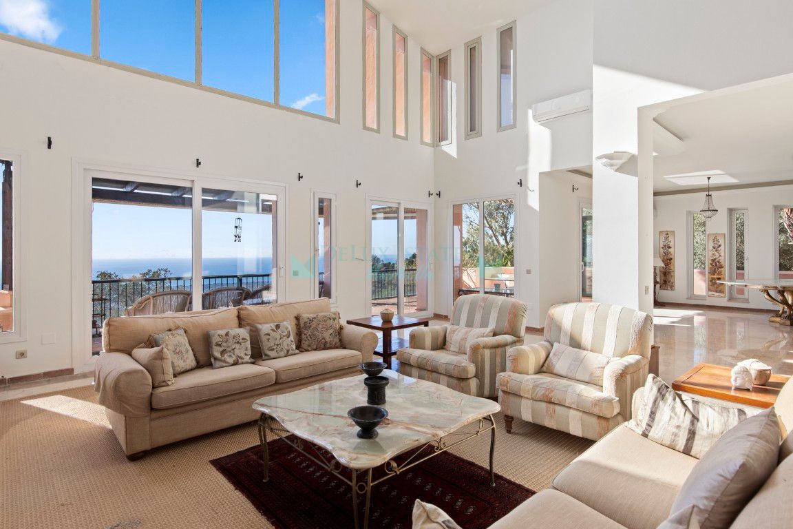 Villa en venta en La Mairena, Marbella Este