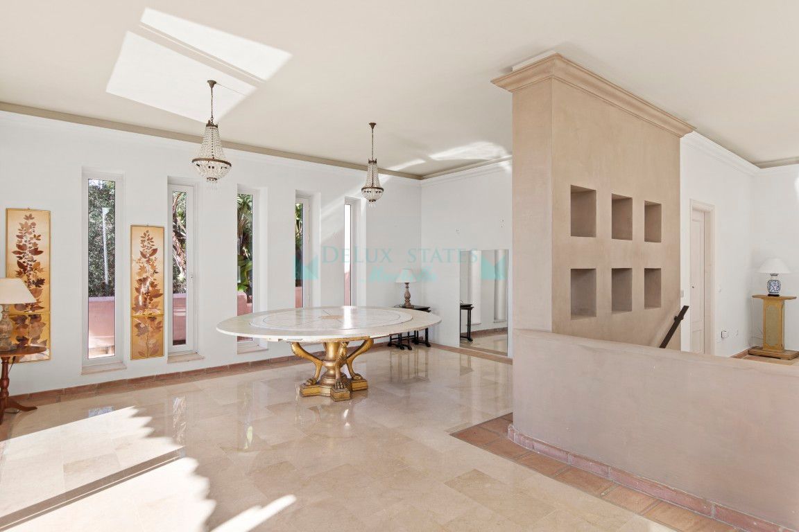 Villa en venta en La Mairena, Marbella Este