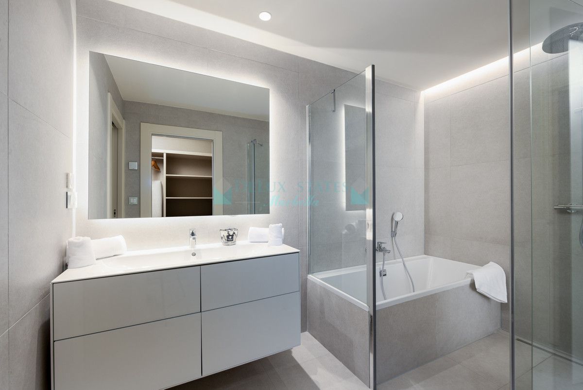 Ground Floor Apartment for sale in Estepona