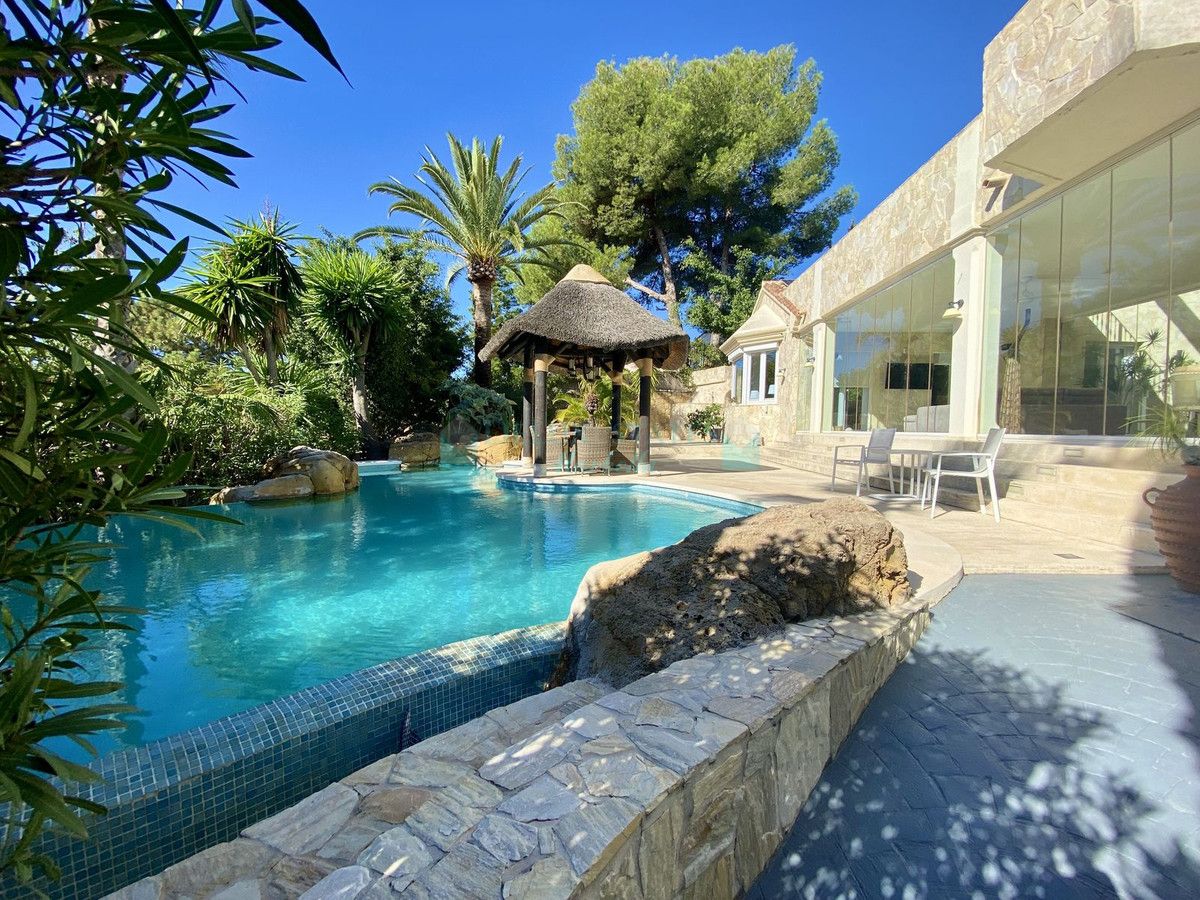 Villa for sale in Elviria, Marbella East