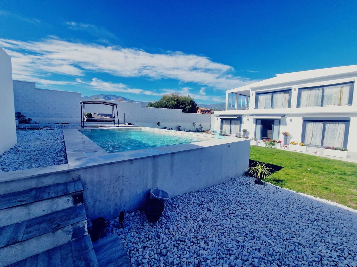 Finca for rent in Estepona