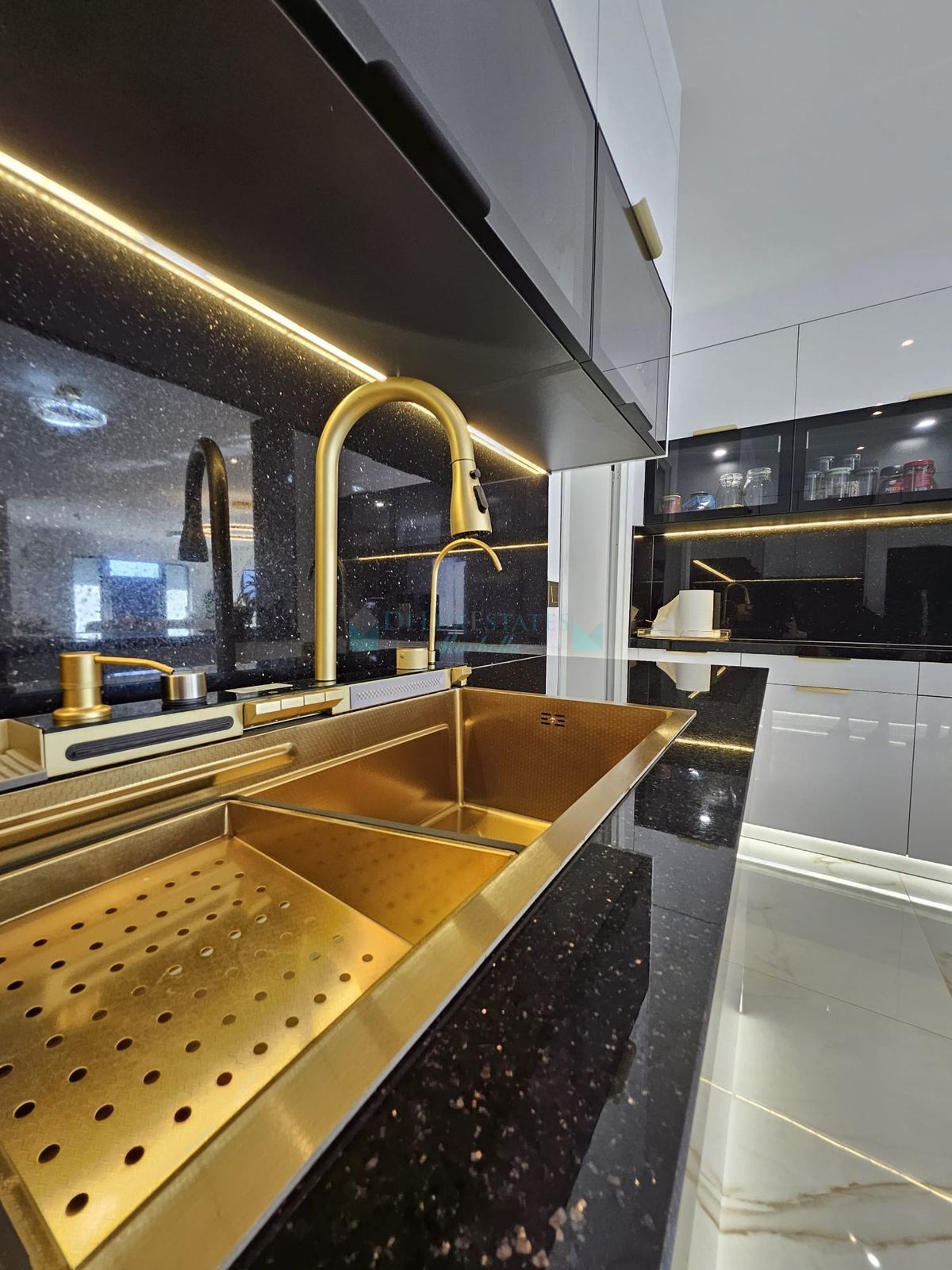 Finca for rent in Estepona