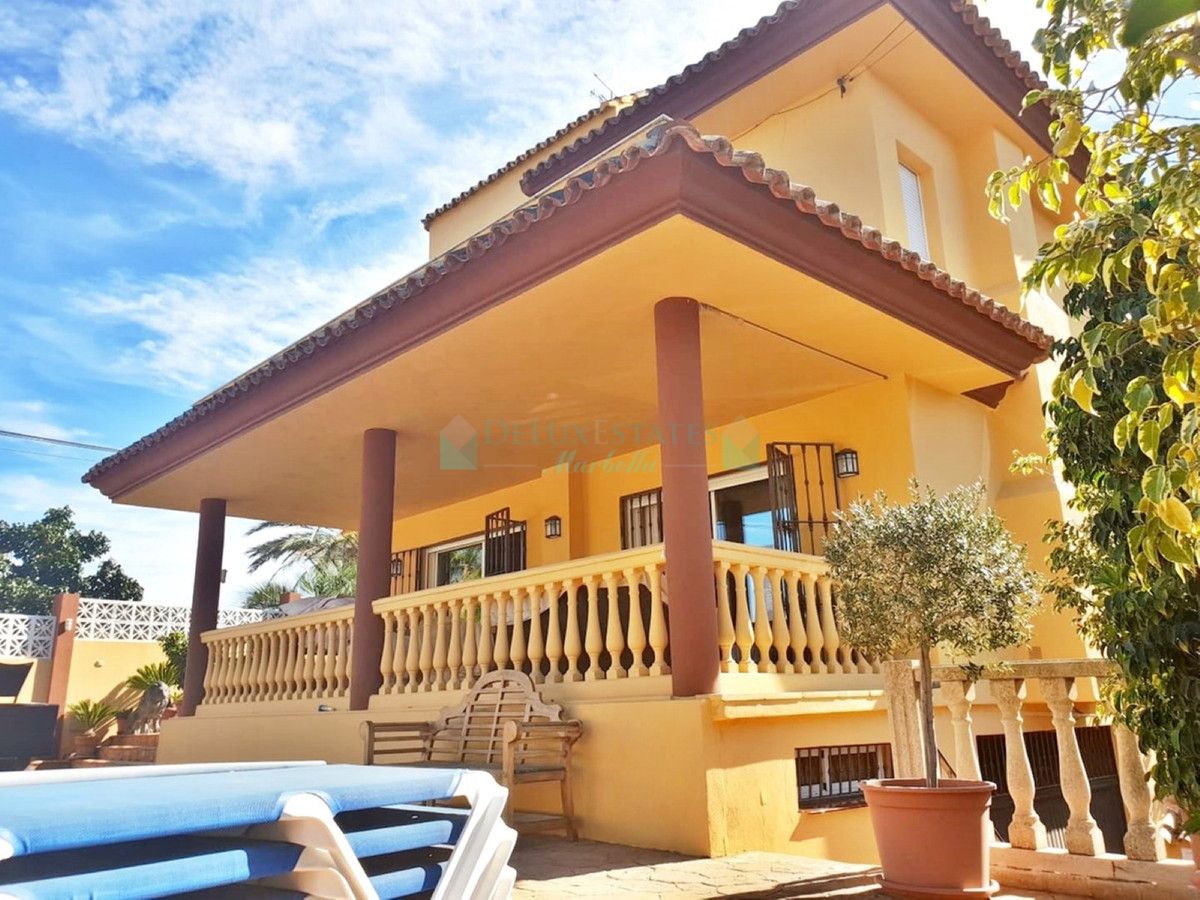 Villa for sale in Nueva Andalucia