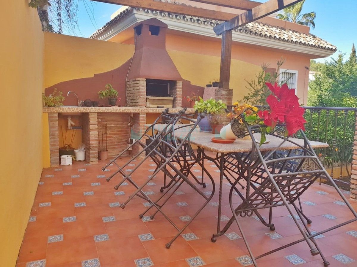 Villa for sale in Nueva Andalucia