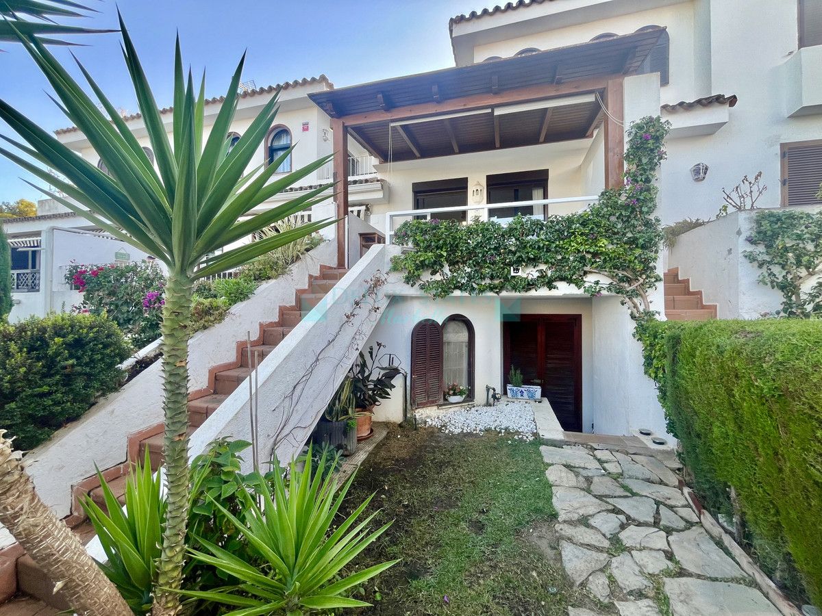 Town House for sale in Costalita, Estepona