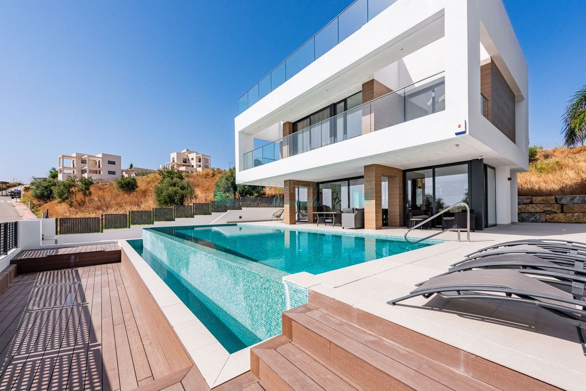 Villa en venta en Estepona