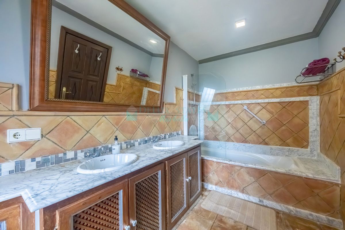 Villa en venta en Nueva Andalucia