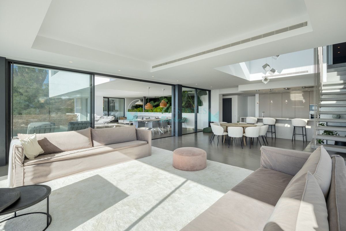 Villa for sale in La Quinta, Benahavis