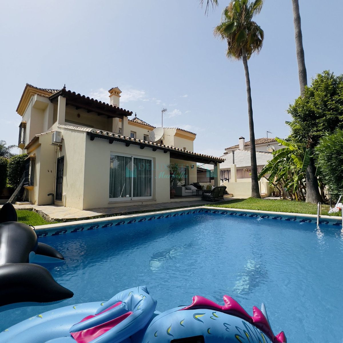 Villa for sale in Nueva Andalucia