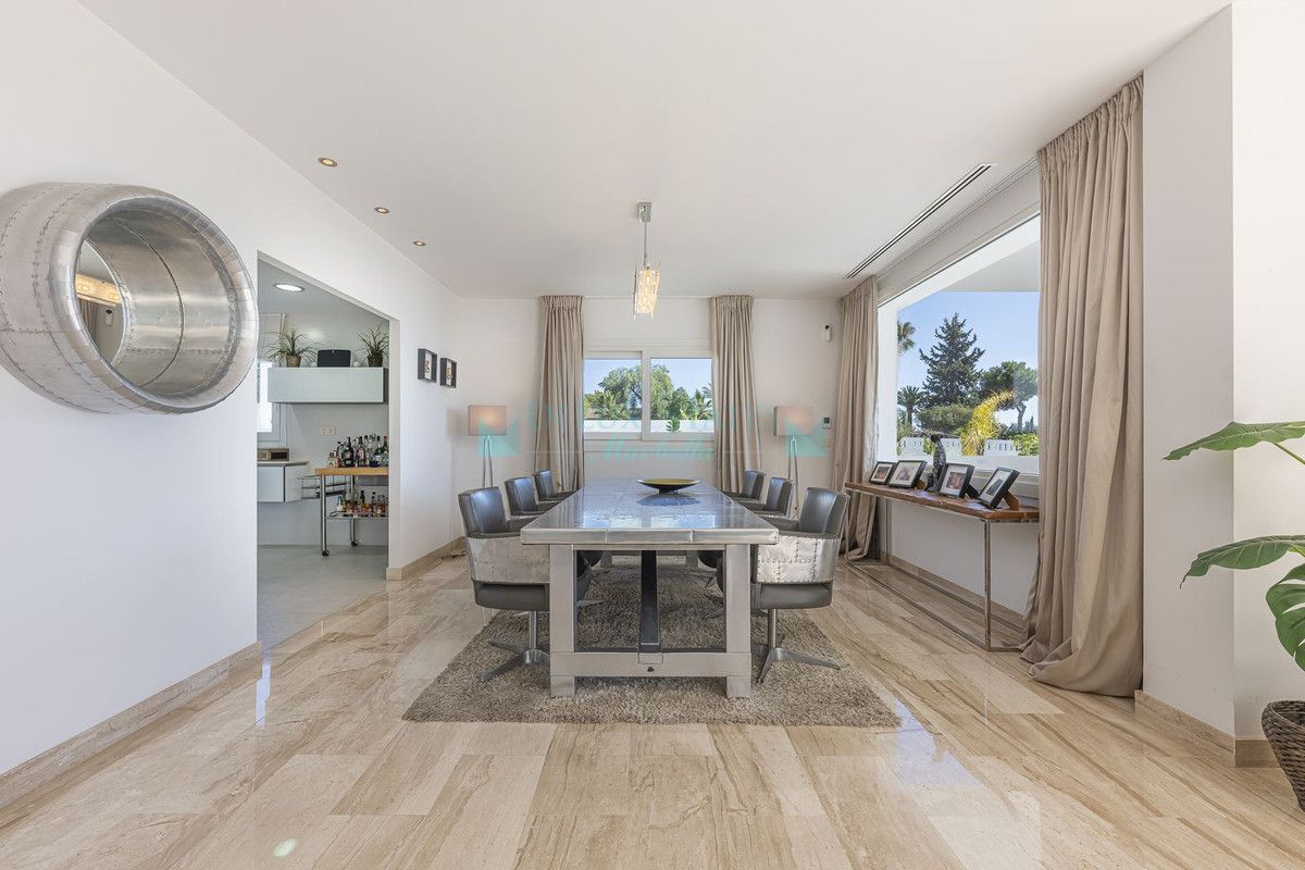 Villa en venta en El Rosario, Marbella Este