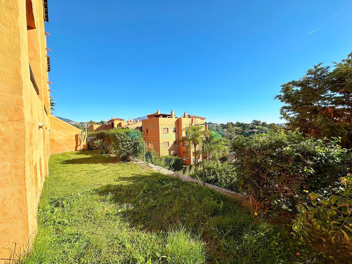 Ground Floor Apartment for sale in Benahavis