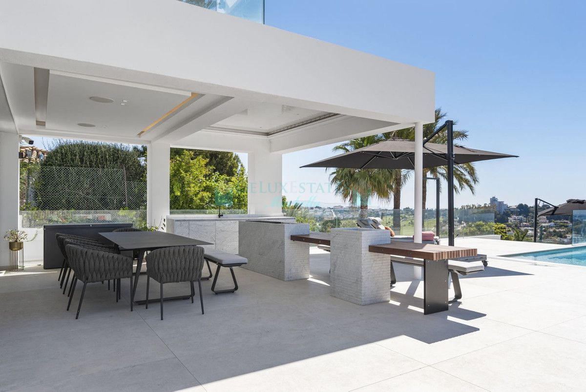 Villa en venta en El Paraiso, Estepona