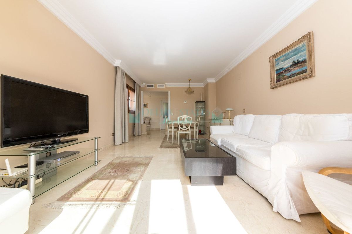 Penthouse for sale in Benahavis