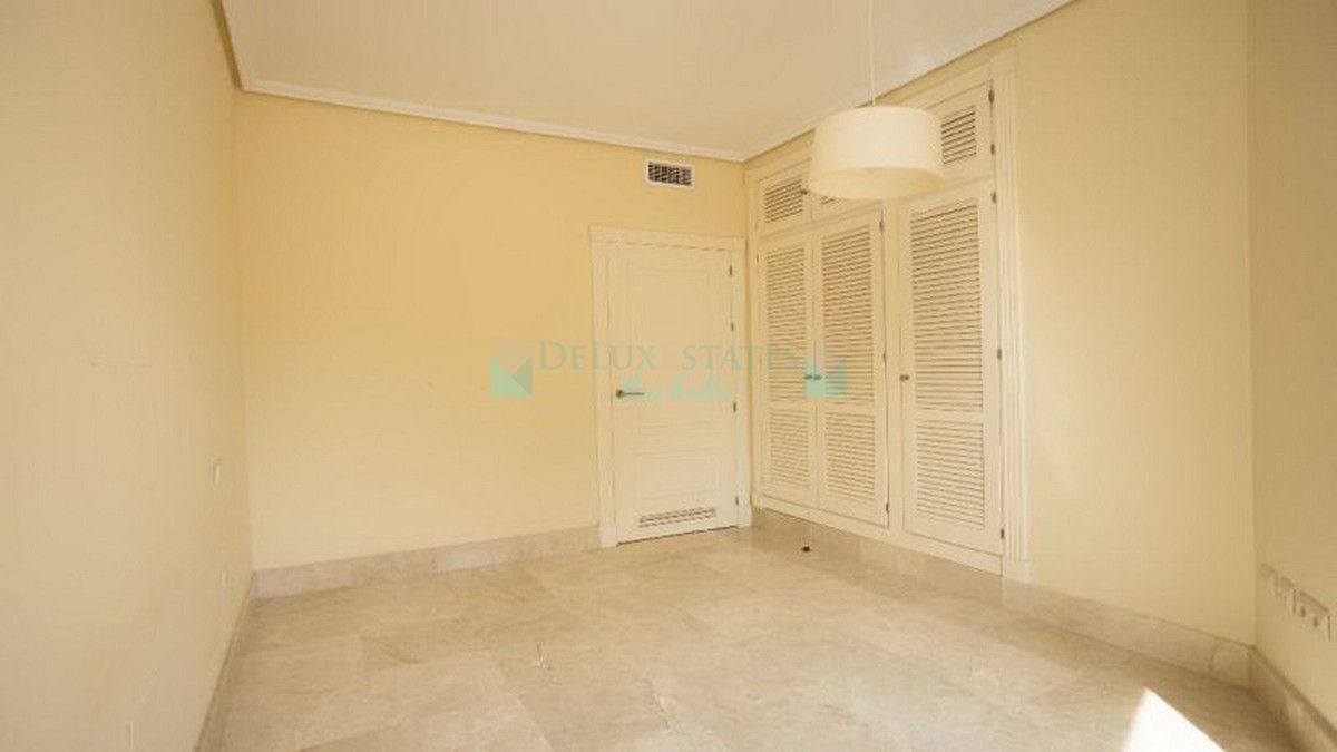 Ground Floor Apartment for sale in Atalaya, Estepona