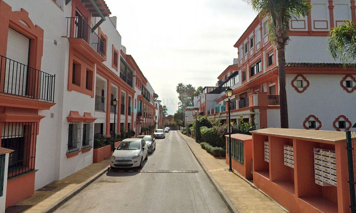 Ground Floor Apartment for sale in Atalaya, Estepona