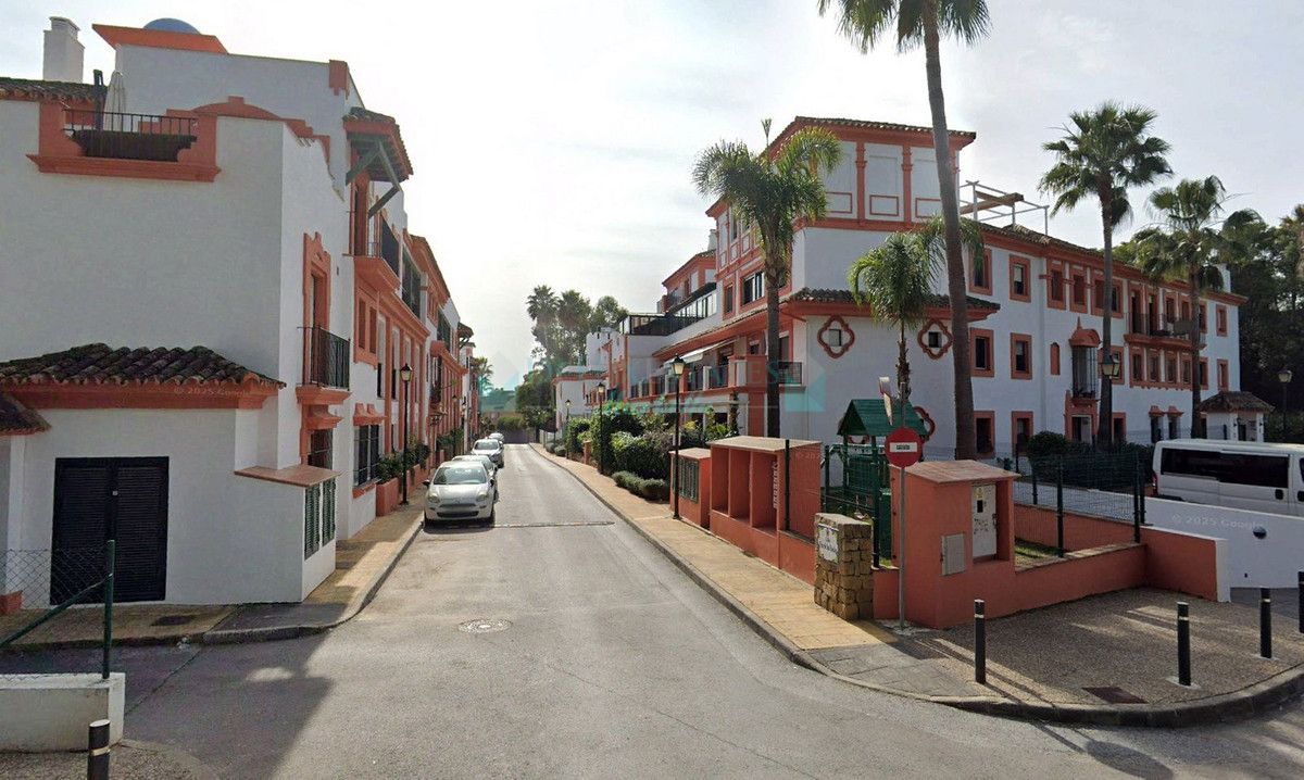 Ground Floor Apartment for sale in Atalaya, Estepona