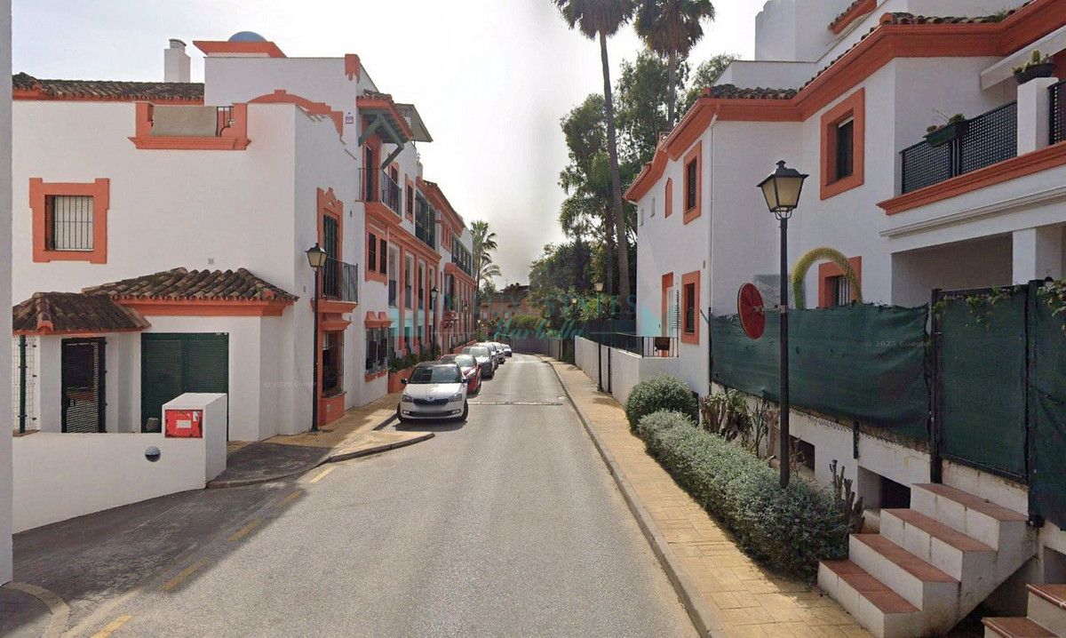 Ground Floor Apartment for sale in Atalaya, Estepona