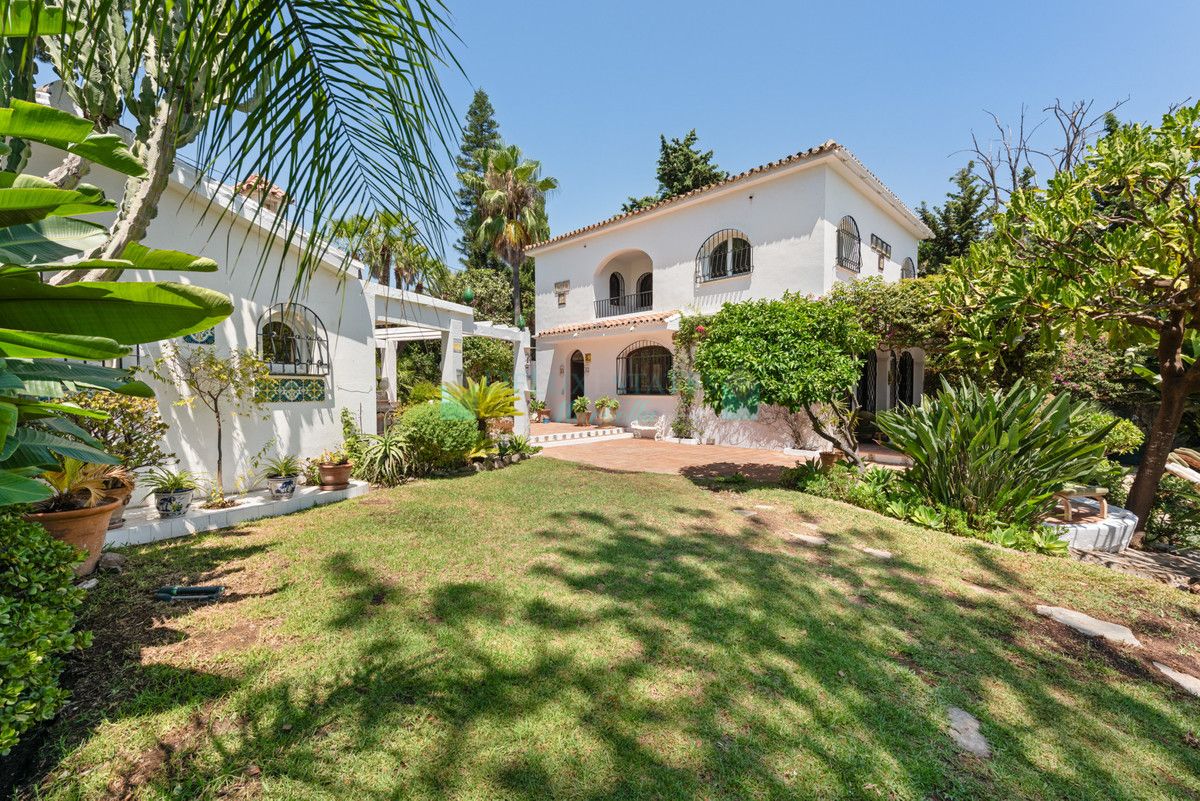 Villa for rent in Nueva Andalucia