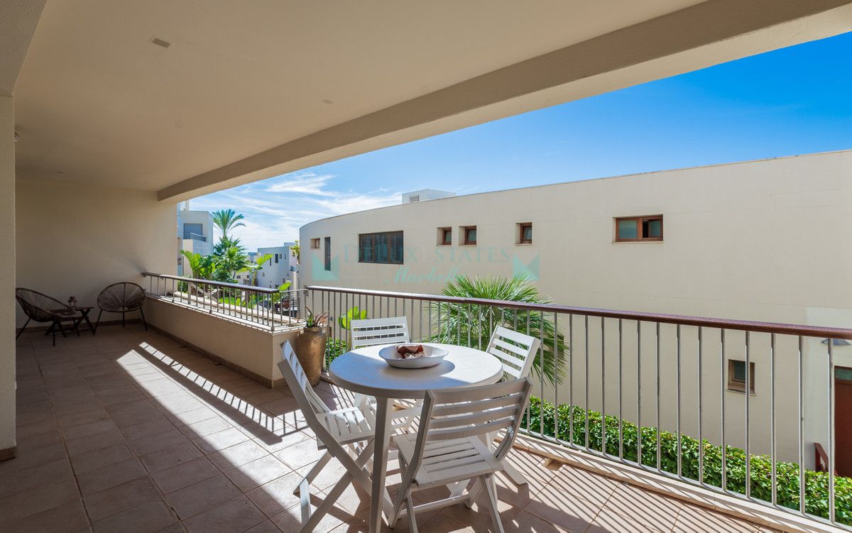 Apartamento en venta en Los Altos de los Monteros, Marbella Este