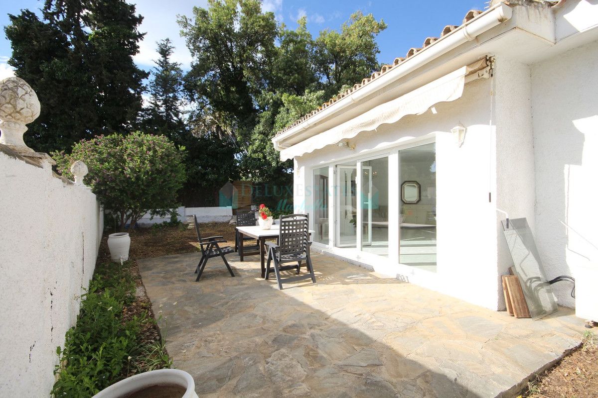 Villa en venta en El Rosario, Marbella Este