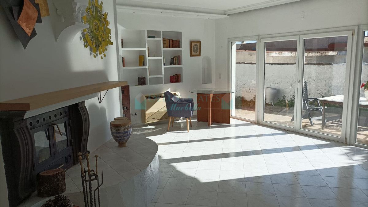 Villa en venta en El Rosario, Marbella Este