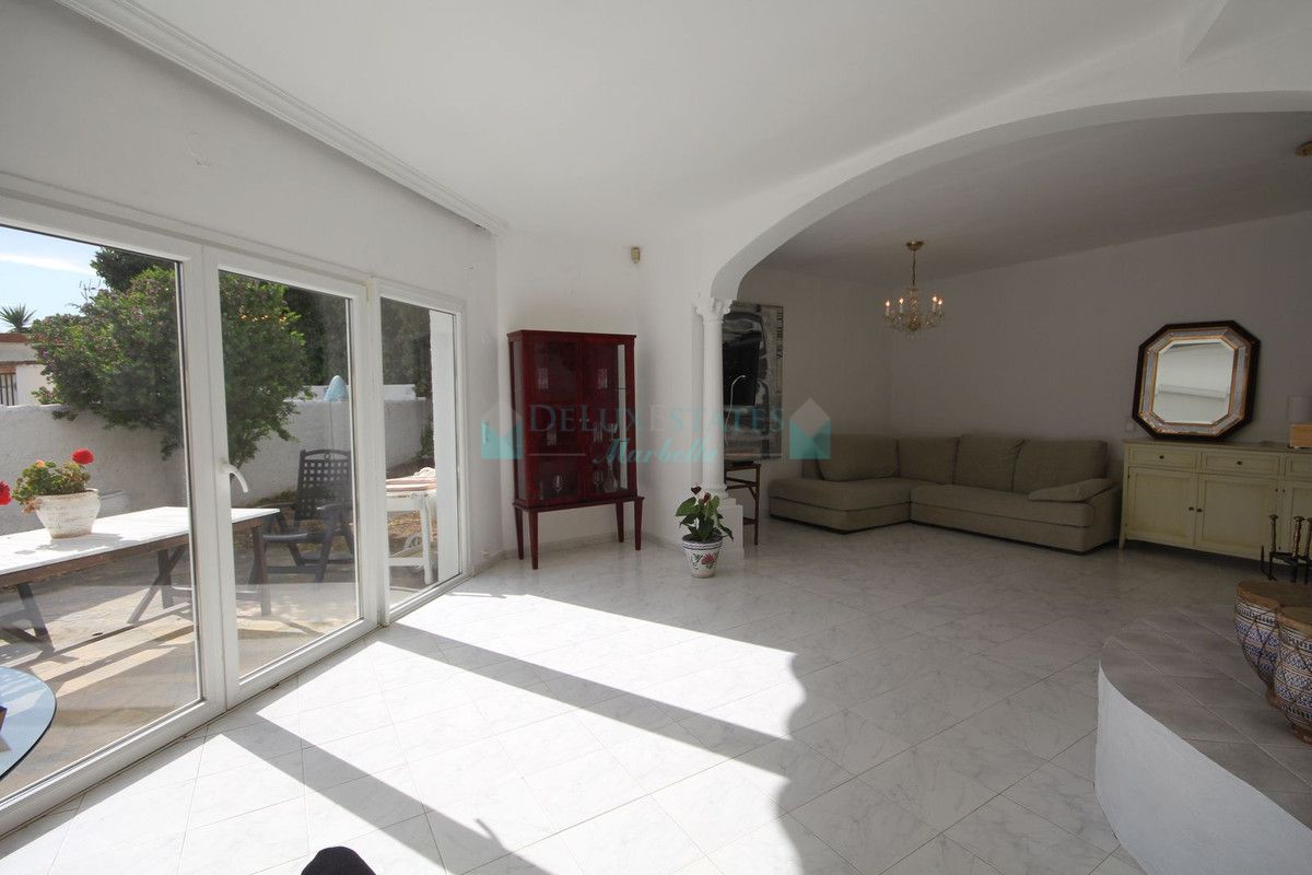 Villa en venta en El Rosario, Marbella Este