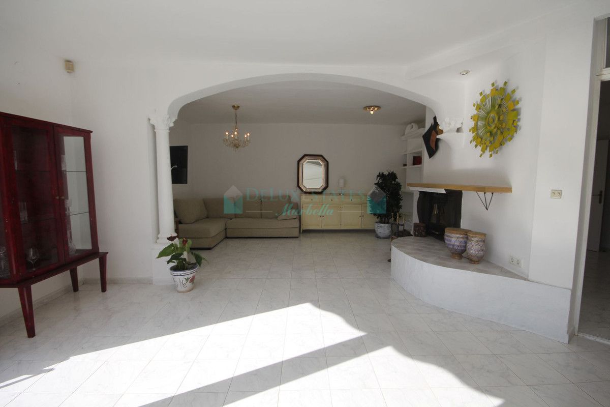 Villa en venta en El Rosario, Marbella Este