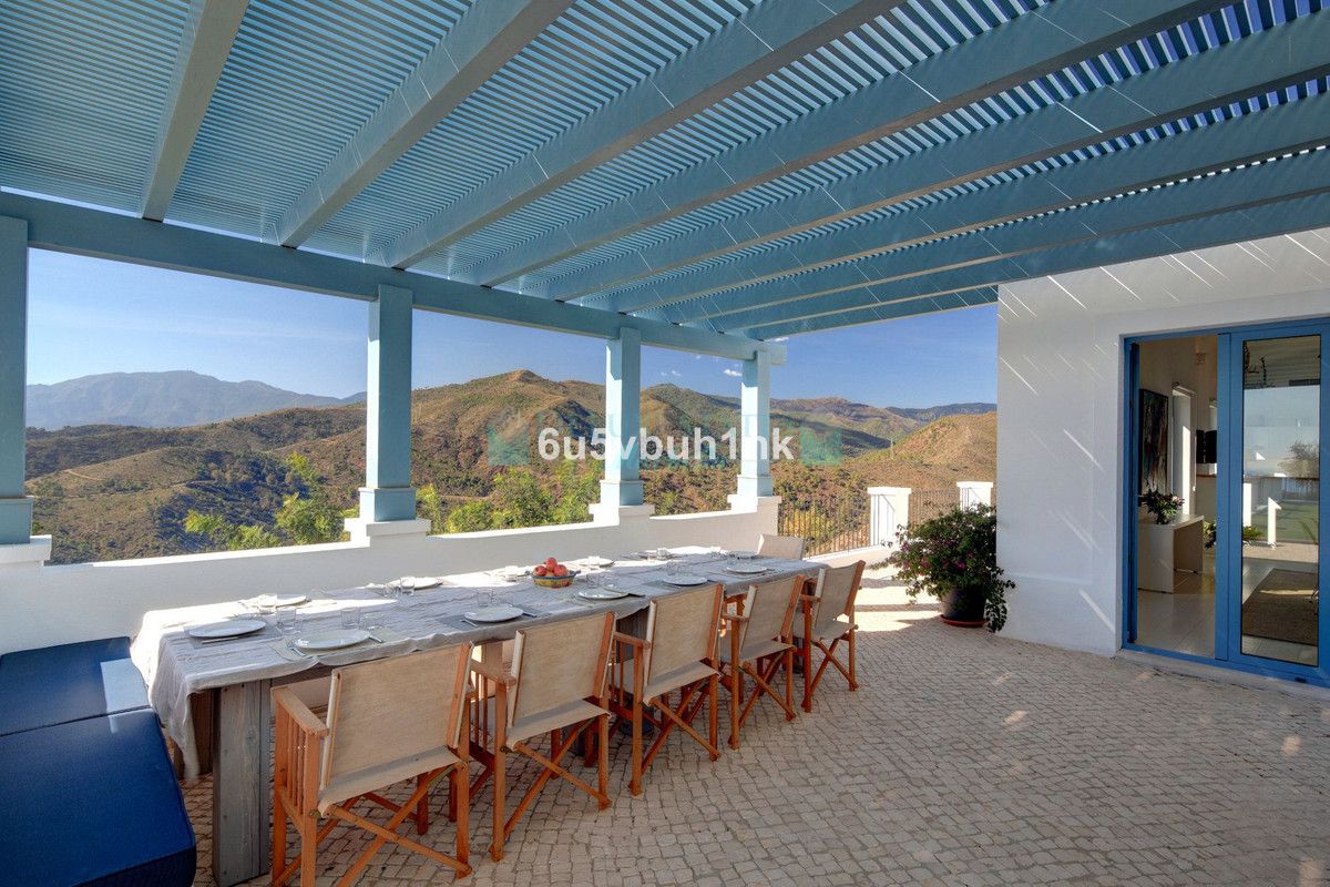 Villa for sale in Benahavis