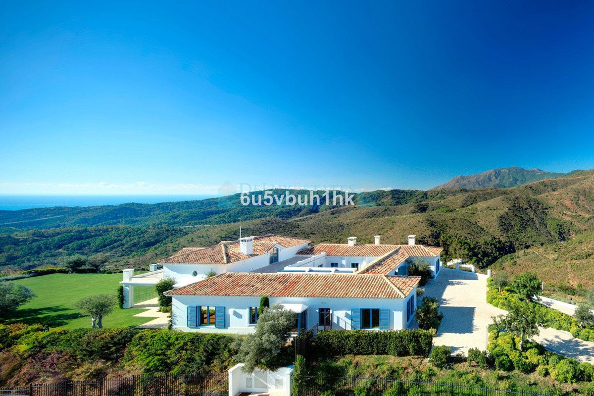 Villa for sale in Benahavis