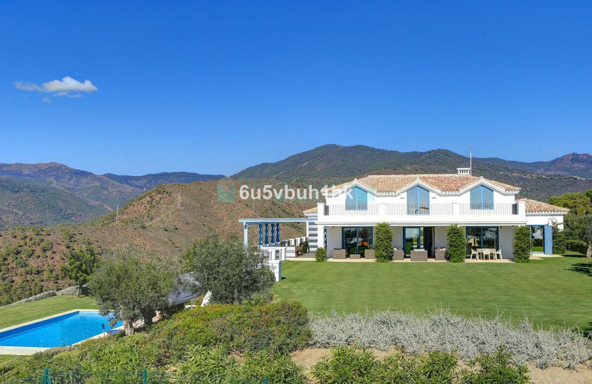 Villa for sale in Benahavis