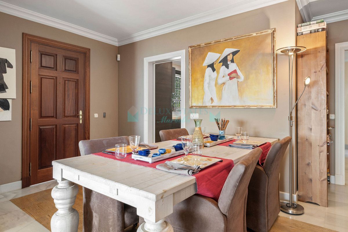 Apartamento Planta Baja en venta en Monte Halcones, Benahavis