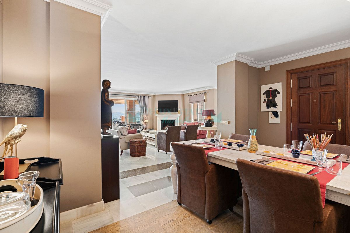 Apartamento Planta Baja en venta en Monte Halcones, Benahavis