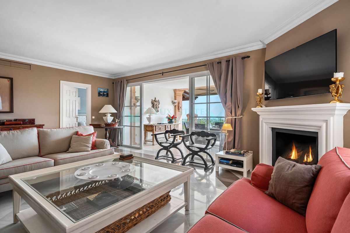 Apartamento Planta Baja en venta en Monte Halcones, Benahavis