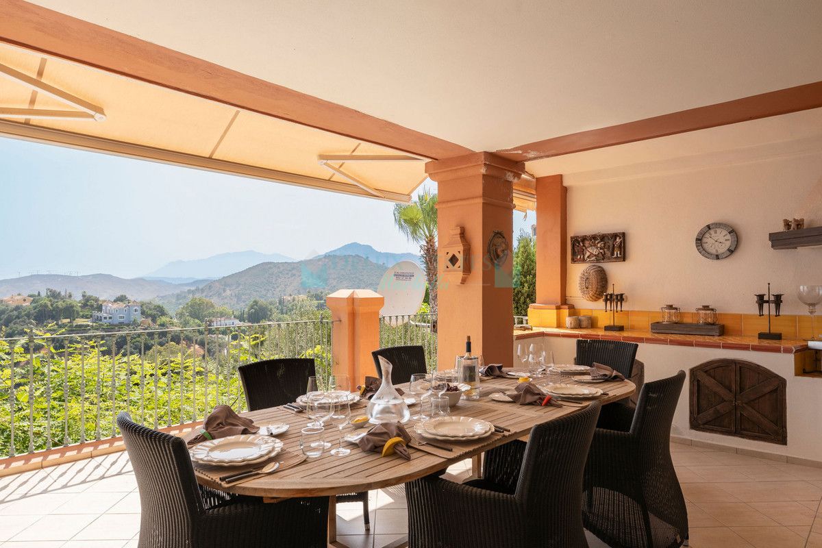 Apartamento Planta Baja en venta en Monte Halcones, Benahavis