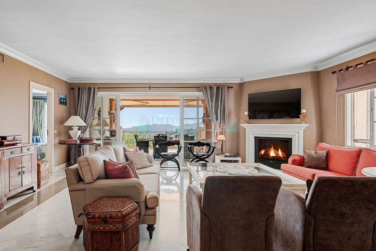 Apartamento Planta Baja en venta en Monte Halcones, Benahavis