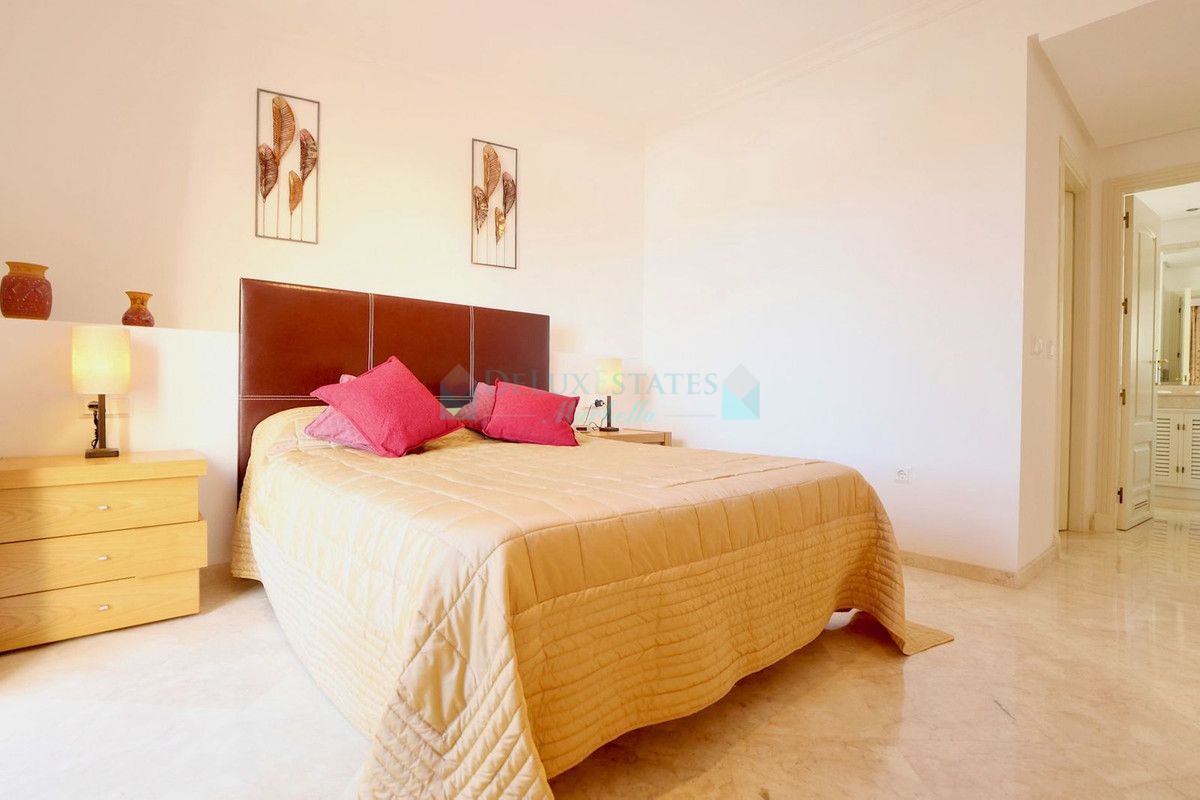 Ático en venta en La Mairena, Marbella Este