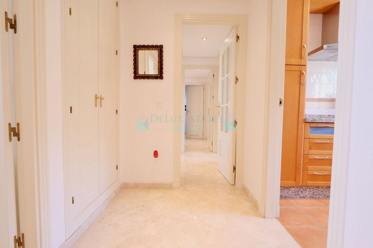 Ático en venta en La Mairena, Marbella Este