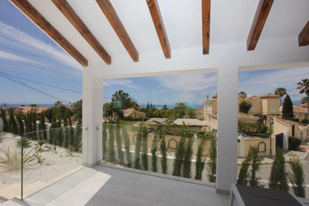 Villa en venta en El Rosario, Marbella Este