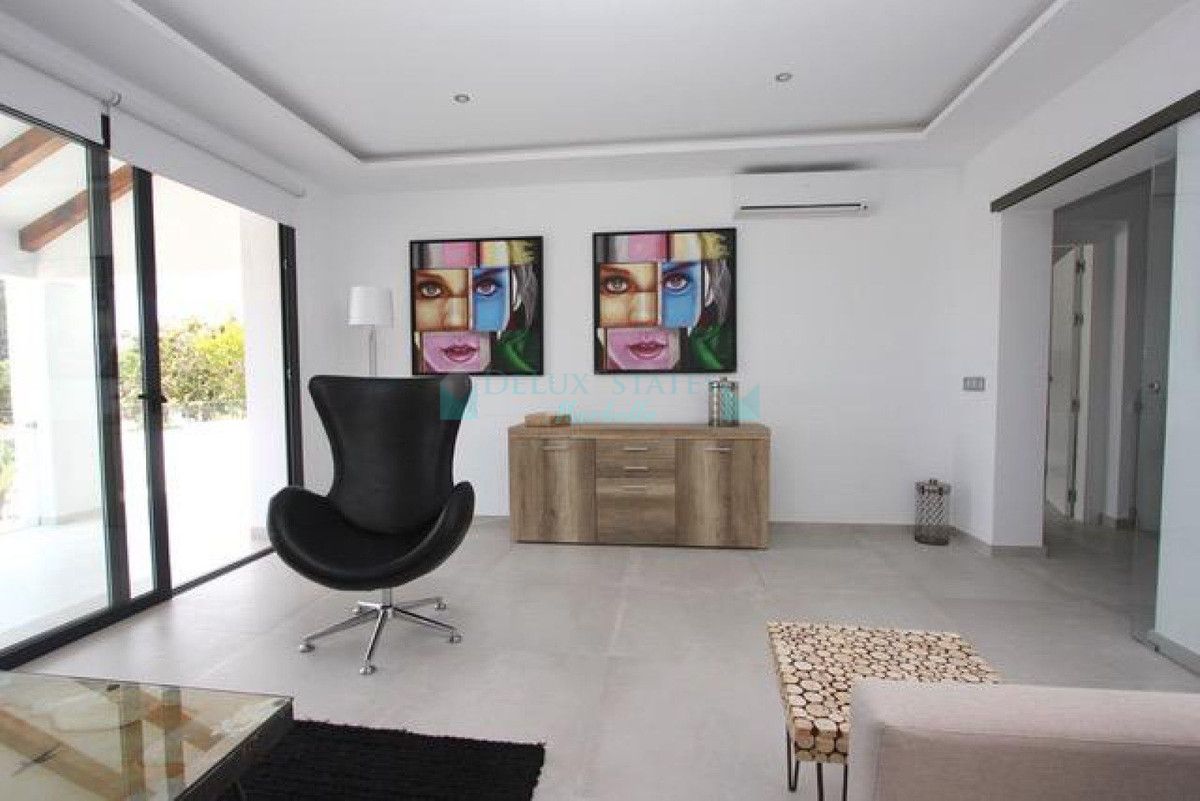 Villa en venta en El Rosario, Marbella Este