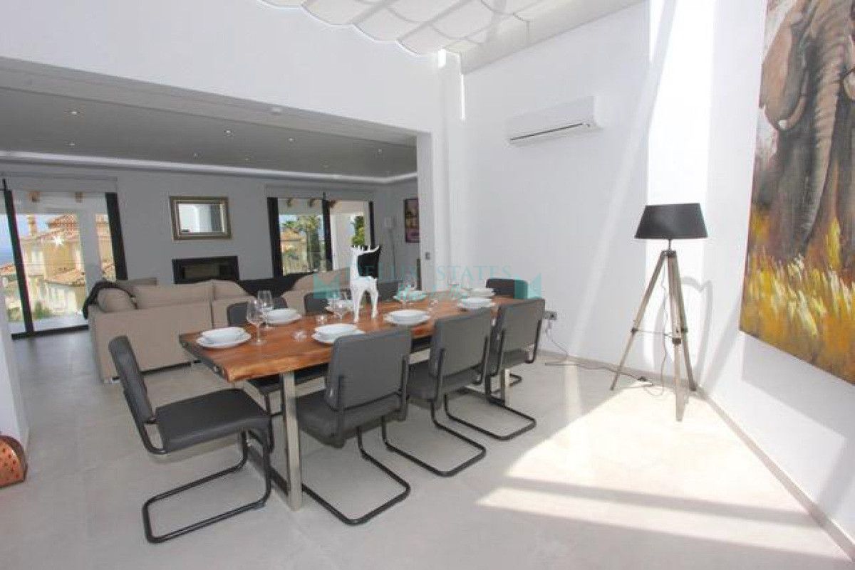 Villa en venta en El Rosario, Marbella Este