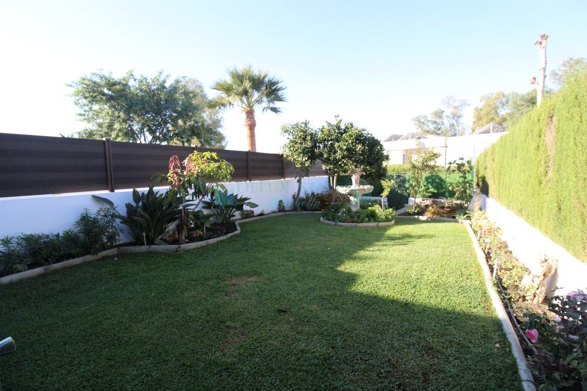 Town House for sale in Estepona