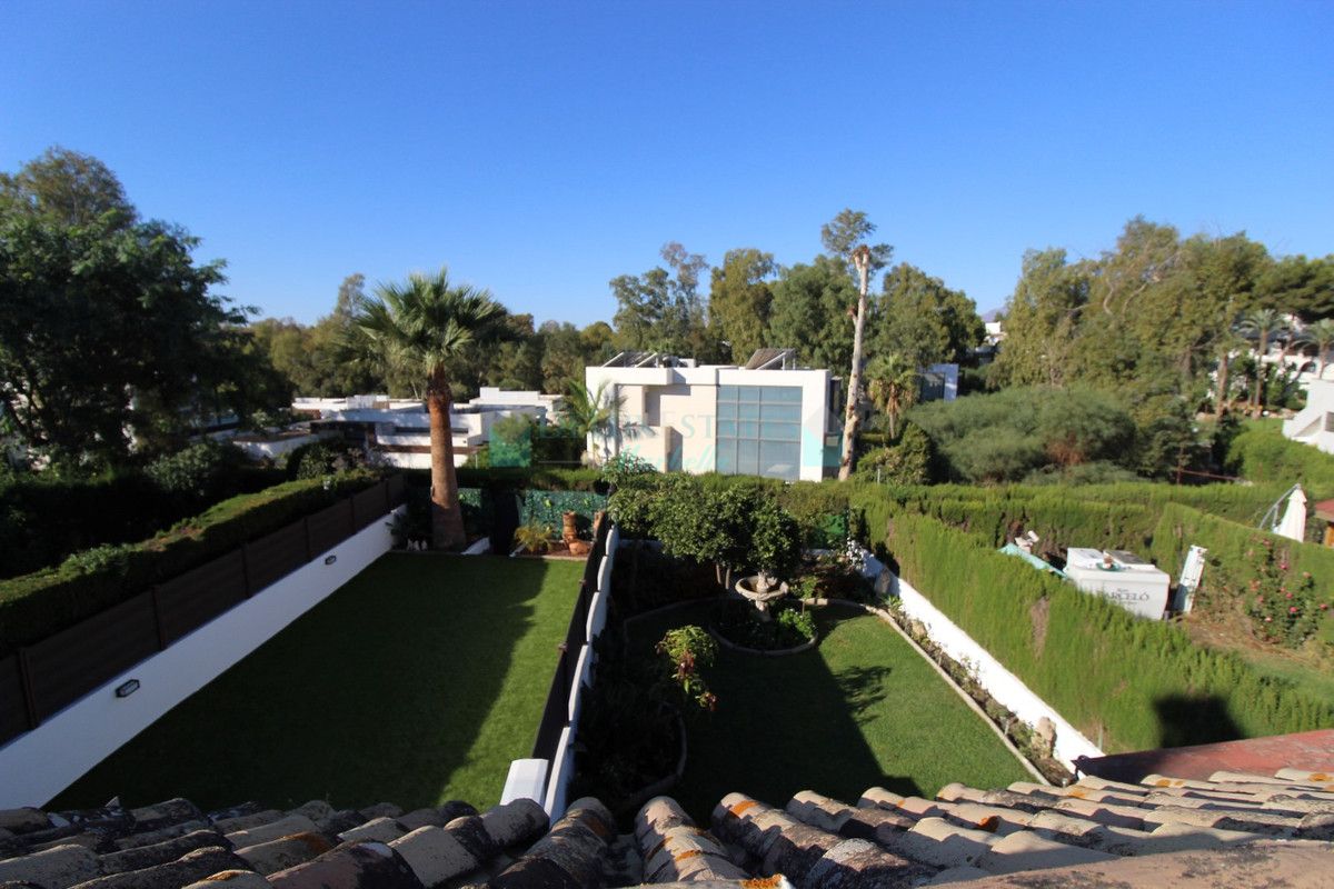 Town House for sale in Estepona