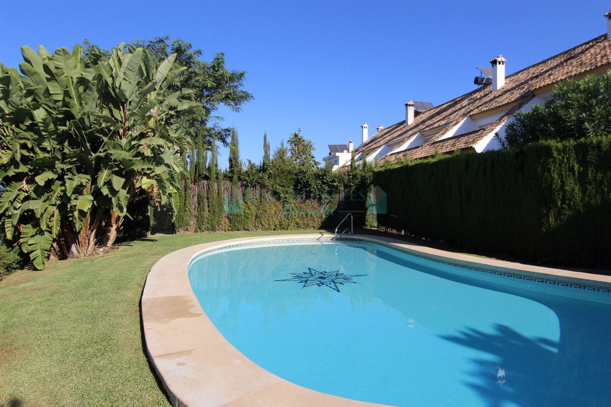 Town House for sale in Estepona