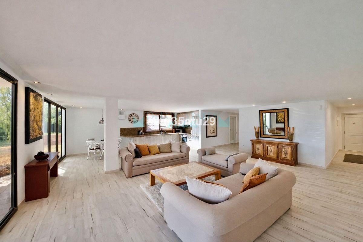 Apartamento Planta Baja en venta en La Mairena, Marbella Este