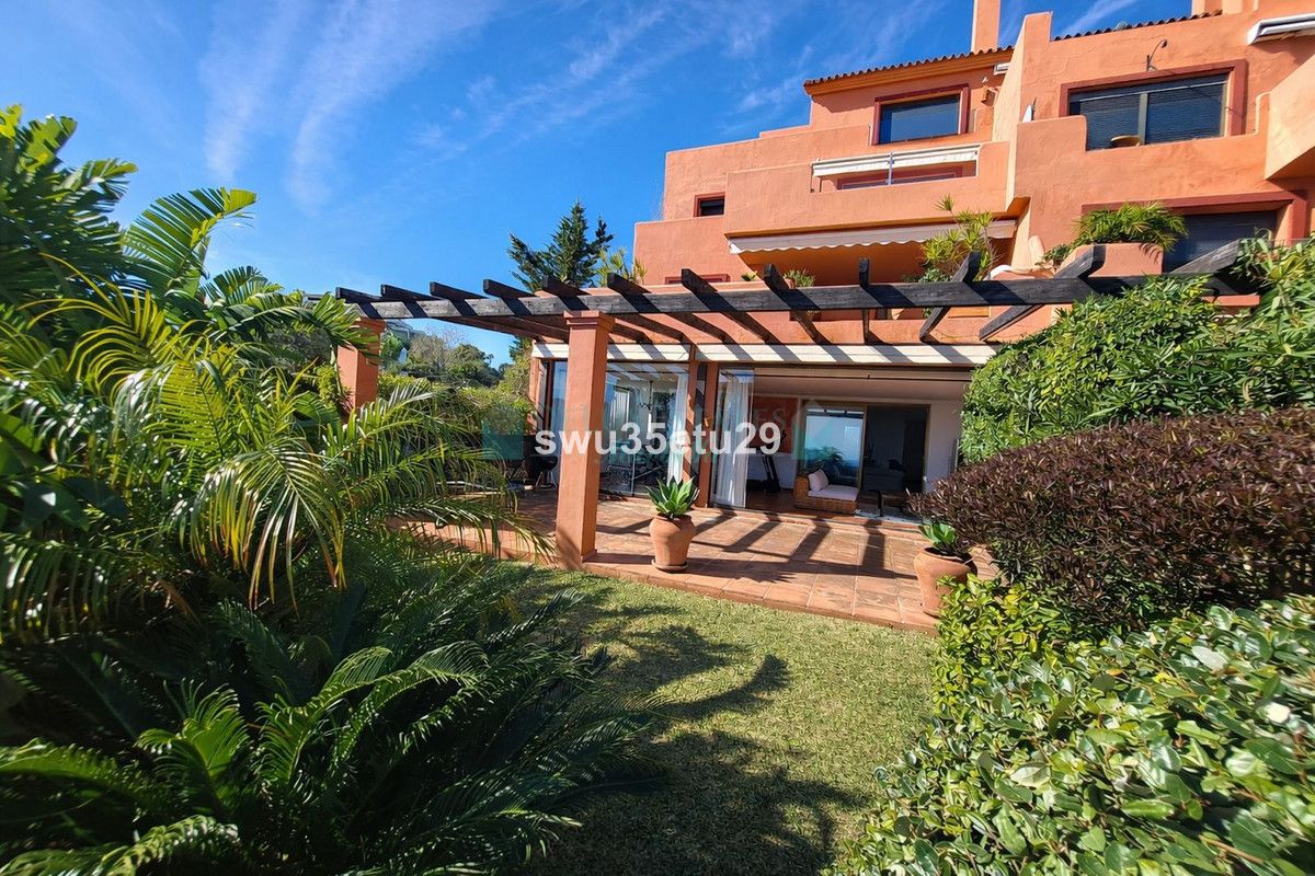 Apartamento Planta Baja en venta en La Mairena, Marbella Este