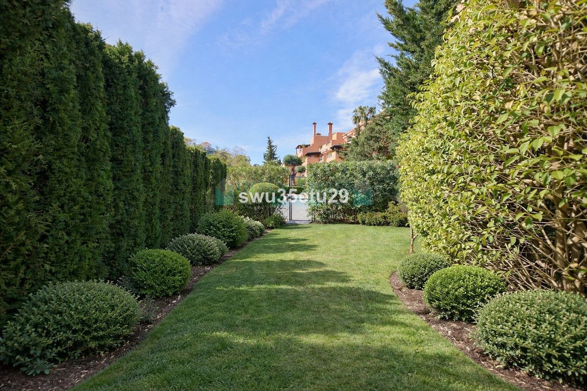 Apartamento Planta Baja en venta en La Mairena, Marbella Este